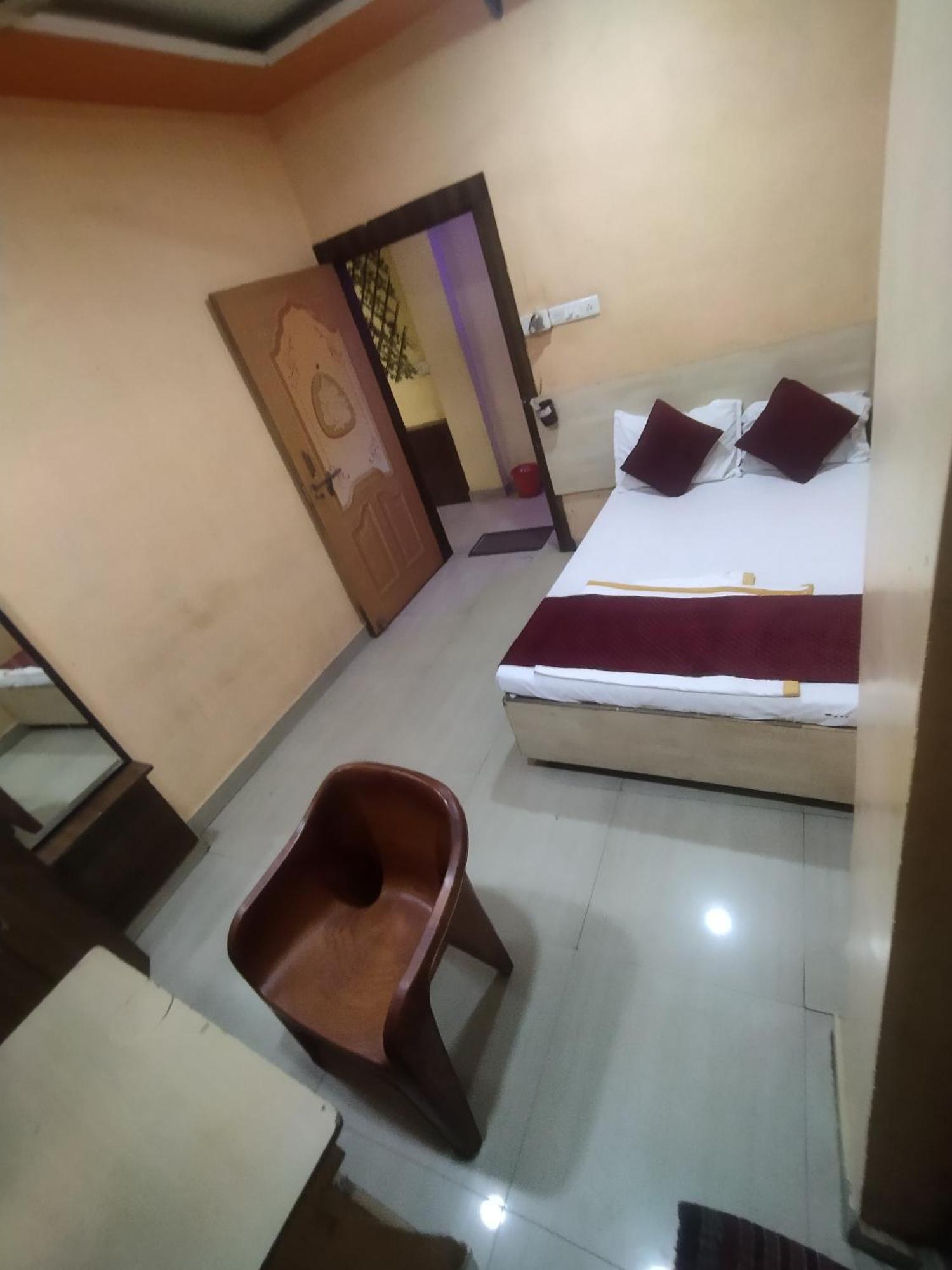 Hotel Thakur Ji Bhopal Buitenkant foto
